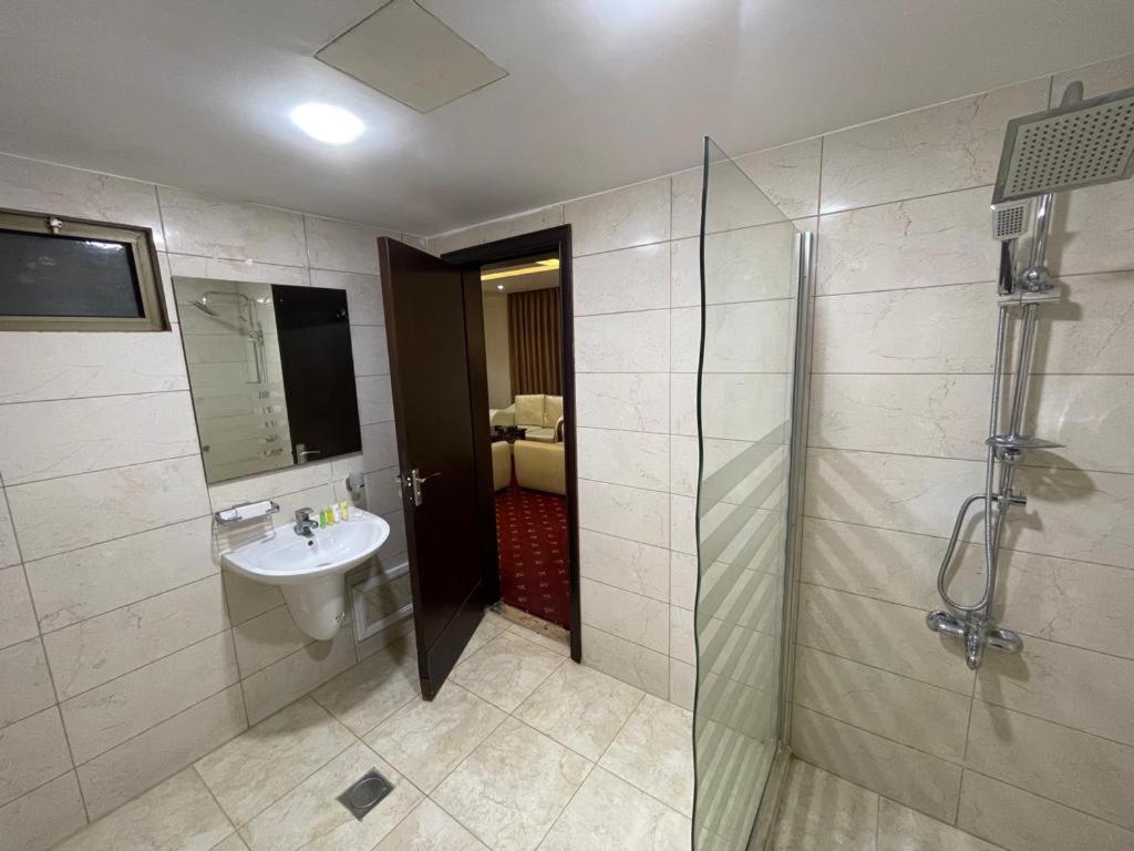 Madison Hotel Амман Экстерьер фото